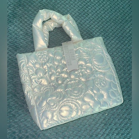NWT Urban Outfitters White Holographic puffer Bag Tote - Picture 2 of 12